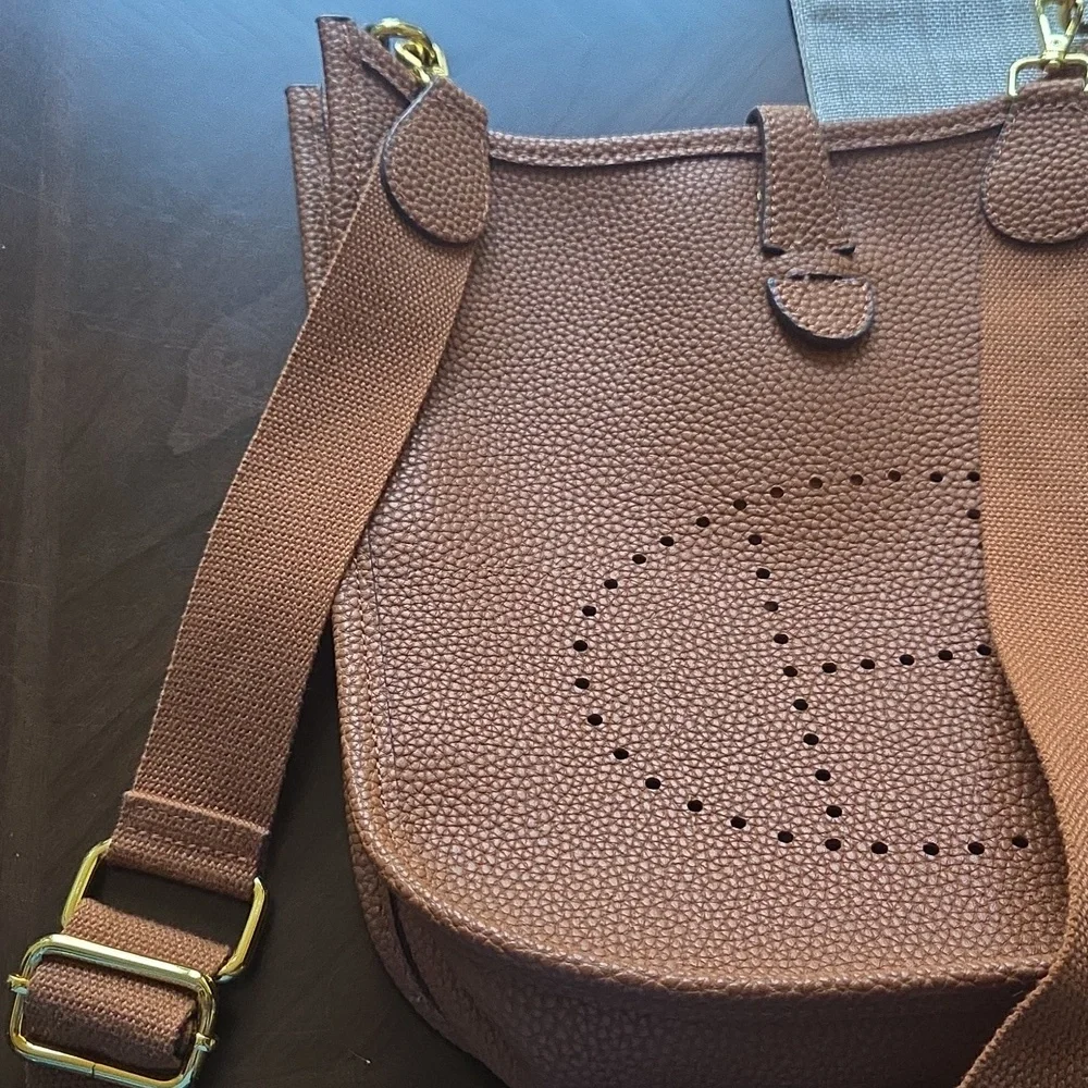 Beautiful Replica Halston Cross Body Bag. Great Condition! Tan, Gold Hardware. - Picture 11 of 11